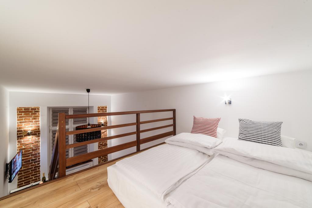 2 Nights Apartments - Great Location, Right Next To Main Rail And Bus Station, 10 Min To Main Square By Foot 3* Krakau