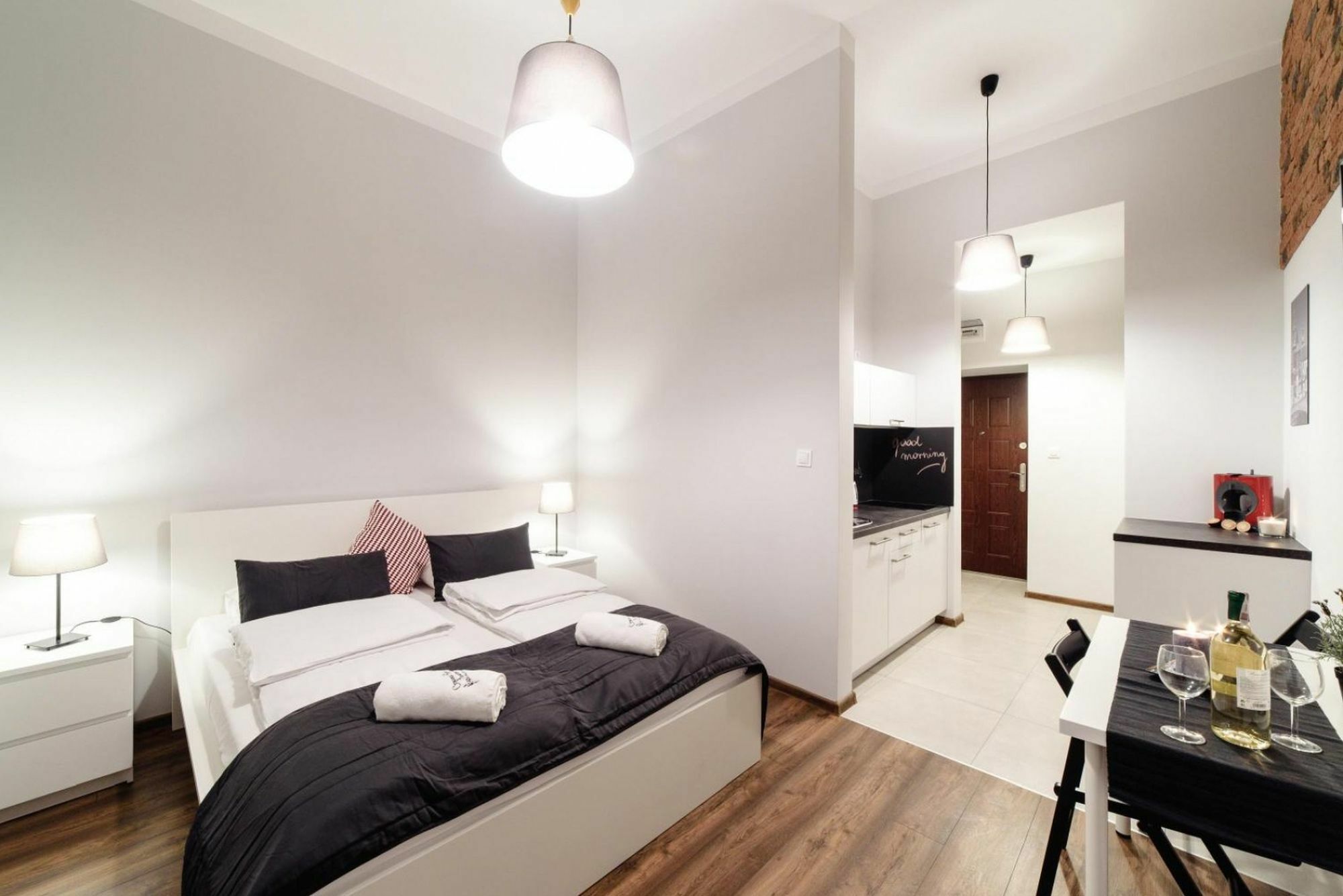 2 Nights Apartments - Great Location, Right Next To Main Rail And Bus Station, 10 Min To Main Square By Foot 3* Krakau