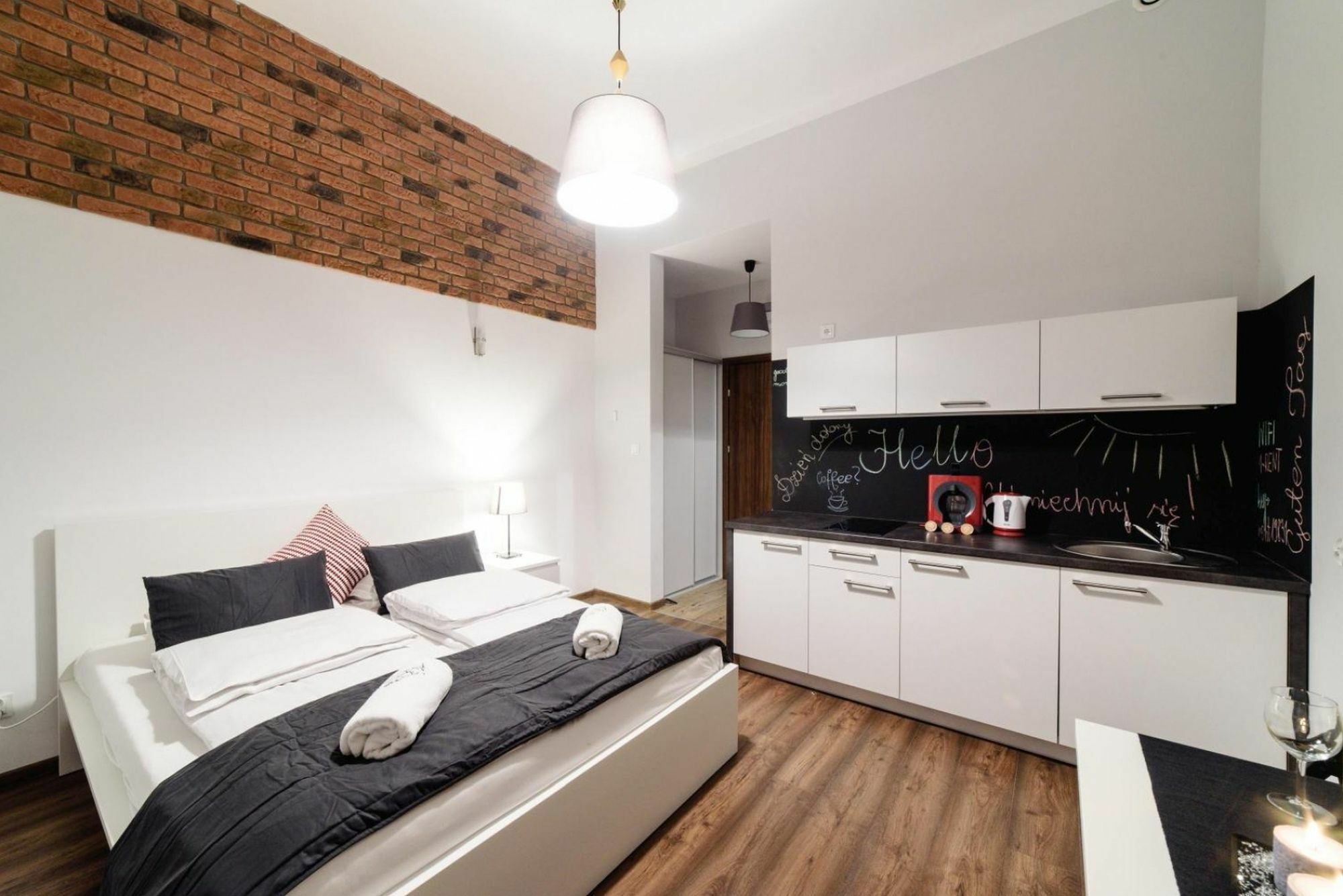 2 Nights Apartments - Great Location, Right Next To Main Rail And Bus Station, 10 Min To Main Square By Foot Aparthotel Krakau